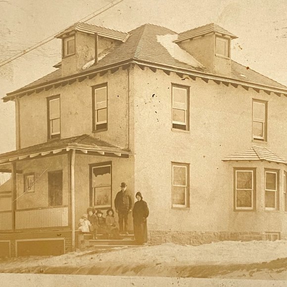 RPPC c1920 House Family of 6 Snow Coats 1Cent Washington Stamp Divided Postcard - Picture 1 of 7